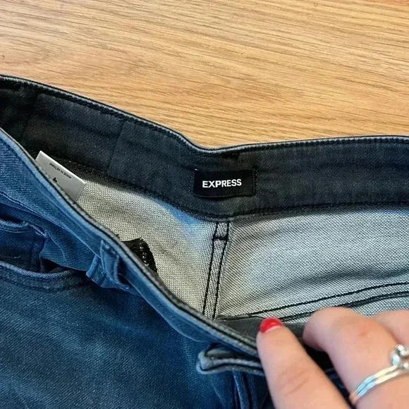 Express Shorts - Picture 2 of 4